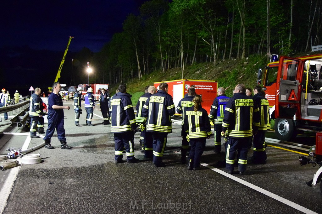 VU Gefahrgut LKW umgestuerzt A 4 Rich Koeln Hoehe AS Gummersbach P666.JPG - Miklos Laubert